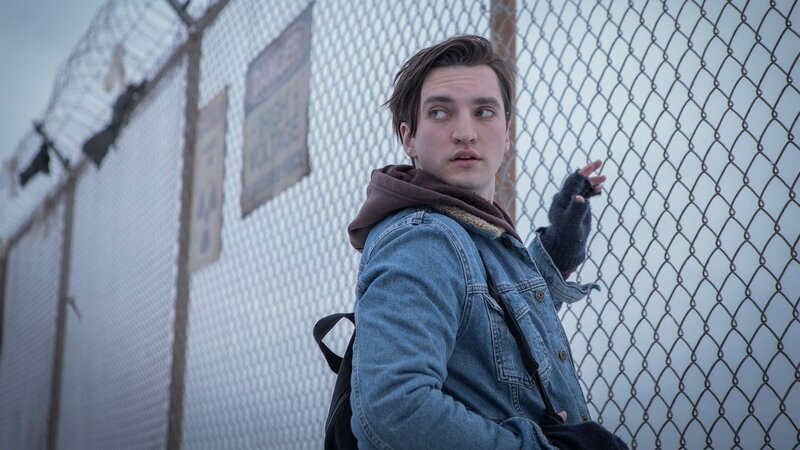 Veronica (Bellla Thorne) wird vom Geist eines Mannes verfolgt und versucht zusammen mit ihrem Freund Kirk (Richard Harmon) herauszufinden, um wen es sich dabei handelt. Dabei kommen sie einer Reihe von ungelösten Morden auf die Spur und geraten selber in große Gefahr.Veronica (Bellla Thorne) wird vom Geist eines Mannes verfolgt und versucht zusammen mit ihrem Freund Kirk (Richard Harmon) herauszufinden, um wen es sich dabei handelt. Dabei kommen sie einer Reihe von ungelösten Morden auf die Spur und geraten selber in groüe Gefahr. – Bild: RTL Zwei Veronica (Bellla Thorne) wird vom Geist eines Mannes verfolgt und versucht zusammen mit ihrem Freund Kirk (Richard Harmon) herauszufinden, um wen es sich dabei handelt. Dabei kommen sie einer Reihe von ungelösten Morden auf die Spur und geraten selber in große Gefahr.Veronica (Bellla Thorne) wird vom Geist eines Mannes verfolgt und versucht zusammen mit ihrem Freund Kirk (Richard Harmon) herauszufinden, um wen es sich dabei handelt. Dabei kommen sie einer Reihe von ungelösten Morden auf die Spur und geraten selber in groüe Gefahr. – Bild: RTL Zwei