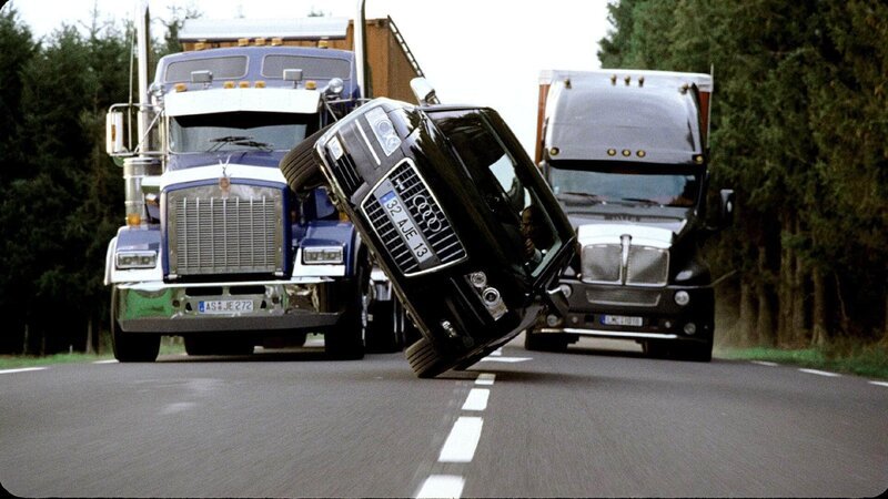 Bei der Verfolgung durch die Gangster muss sich Franks Wagen einigen Härtetests unterziehen … – Bild: RTL / Twentieth Century Fox Die Verwendung des Materials von RTL Deutschland ist nur zur redaktionellen Berichterstattung im Zusammenhang mit der Sendung unter Angabe der Credits/Quellenangabe und Bea Bei der Verfolgung durch die Gangster muss sich Franks Wagen einigen Härtetests unterziehen … – Bild: RTL / Twentieth Century Fox Die Verwendung des Materials von RTL Deutschland ist nur zur redaktionellen Berichterstattung im Zusammenhang mit der Sendung unter Angabe der Credits/Quellenangabe und Bea