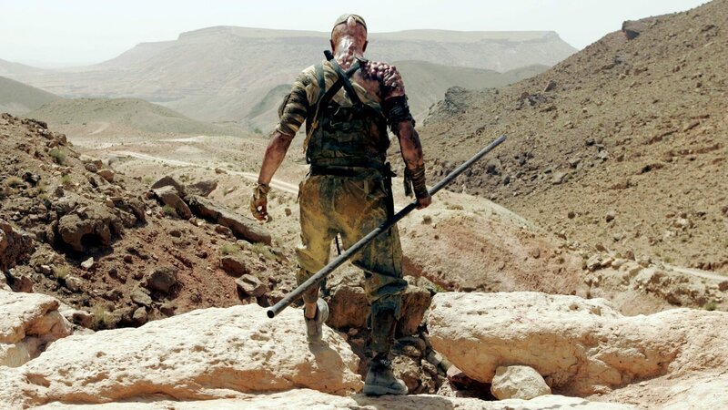 Mutanten wie Chamäleon (Derek Mears) warten schon auf die Soldaten..Mutanten wie Chamäleon (Derek Mears) warten schon auf die Soldaten.. – Bild: RTL Zwei Mutanten wie Chamäleon (Derek Mears) warten schon auf die Soldaten..Mutanten wie Chamäleon (Derek Mears) warten schon auf die Soldaten.. – Bild: RTL Zwei