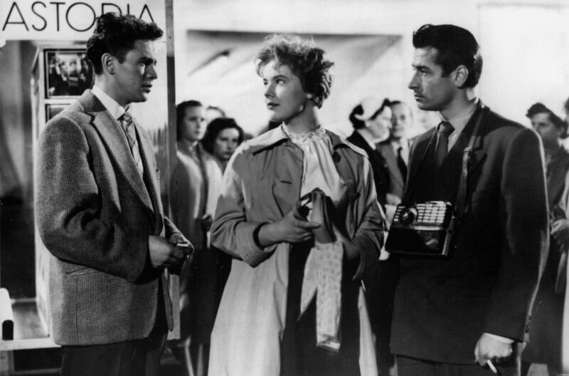 Spielfilm DDR 1956 DEFA 1956 RE: Gerhard Klein Uschi (Annekathrin Bürger), eine selbstbewusste junge Ostberlinerin, lernt bei einem Ausflug in den Westsektor der Stadt die beiden Freunde Hans (Ulrich Thein, links) und „Lord“ (Uwe-Jens Pape) kennen. Mehr Infos unter: http://progress-film.de/de/filmarchiv/film.php?id=288 – Bild: MDR/Progress/Waltraut Pathenheimer Spielfilm DDR 1956 DEFA 1956 RE: Gerhard Klein Uschi (Annekathrin Bürger), eine selbstbewusste junge Ostberlinerin, lernt bei einem Ausflug in den Westsektor der Stadt die beiden Freunde Hans (Ulrich Thein, links) und „Lord“ (Uwe-Jens Pape) kennen. Mehr Infos unter: http://progress-film.de/de/filmarchiv/film.php?id=288 – Bild: MDR/Progress/Waltraut Pathenheimer