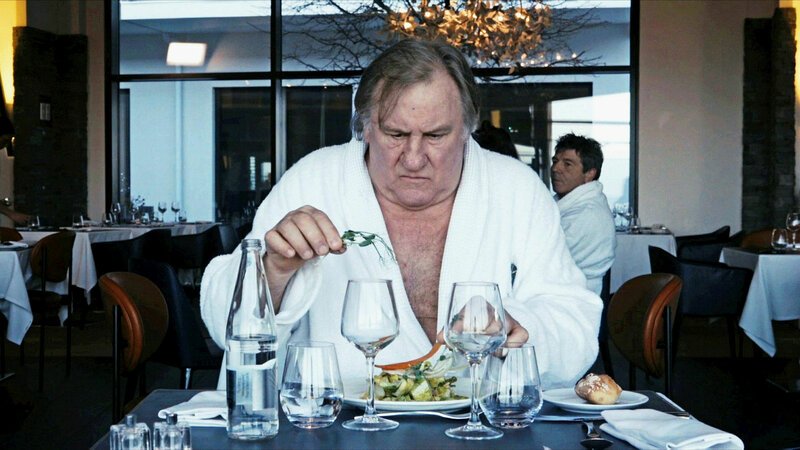 Thalasso Gérard Depardieu als Gérard Depardieu SRF/Xenix Filmdistribution – Bild: SRF1 Thalasso Gérard Depardieu als Gérard Depardieu SRF/Xenix Filmdistribution – Bild: SRF1