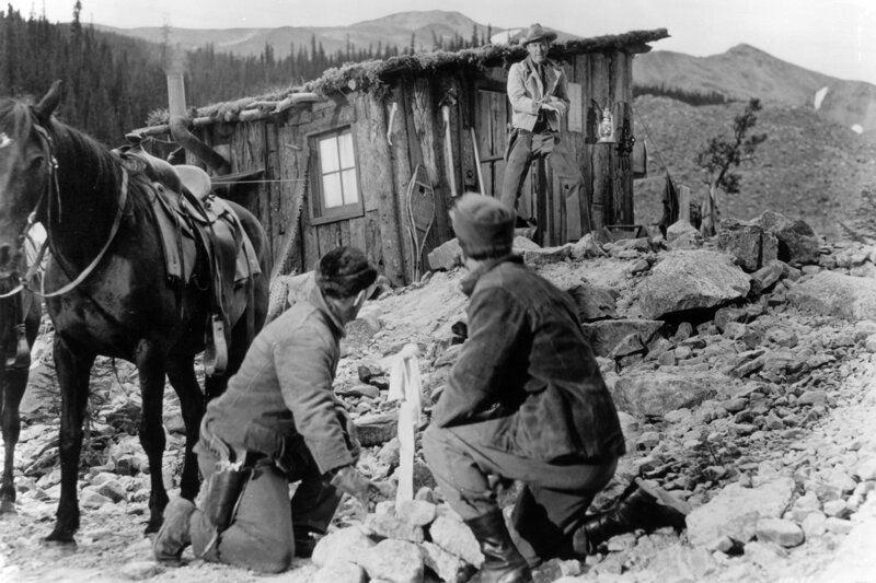 Über den Todespass – Bild: ARD /​ © 1954 Universal Pictures Co., Inc. Renewed 1982 Universal City Studios, Inc.