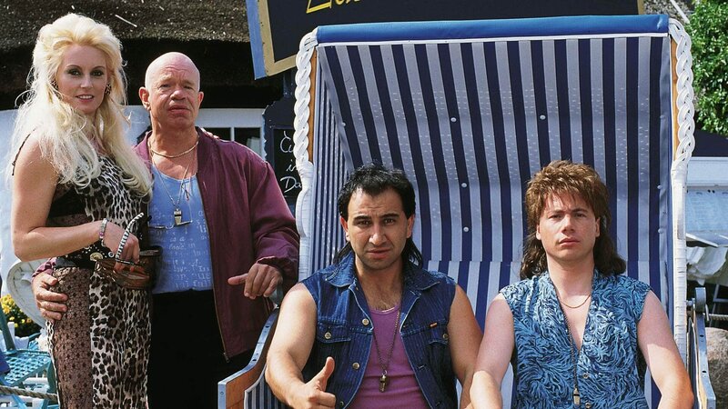 Die Bademeister - Weiber, saufen, Leben retten – Bild: RTL Die Verwendung des Materials von RTL Deutschland ist nur zur redaktionellen Berichterstattung im Zusammenhang mit der Sendung unter Angabe der Credits/​Quellenangabe und Beachtung der unter https:/​