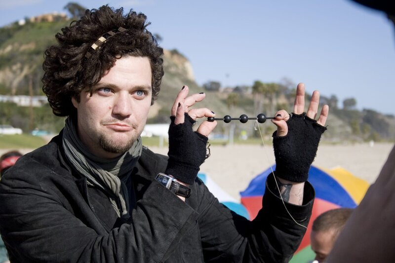Bam Margera hat nur Blödsinn im Kopf. Zusammen mit anderen Stuntmännern führt er witzige Interviews und vollzieht waghalsige Stunts. – Bild: ZDF und photography by: Sean Cliver. Bam Margera hat nur Blödsinn im Kopf. Zusammen mit anderen Stuntmännern führt er witzige Interviews und vollzieht waghalsige Stunts. – Bild: ZDF und photography by: Sean Cliver.