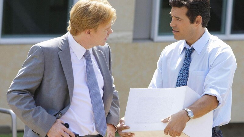 Rückblick (2007): Jesse Cardoza (Eddie Cibrian, r.) gratuliert Horatio (David Caruso) zu seiner neuen Spezialeinheit, die dieser ab sofort leiten soll. – Bild: RTL /​ CBS