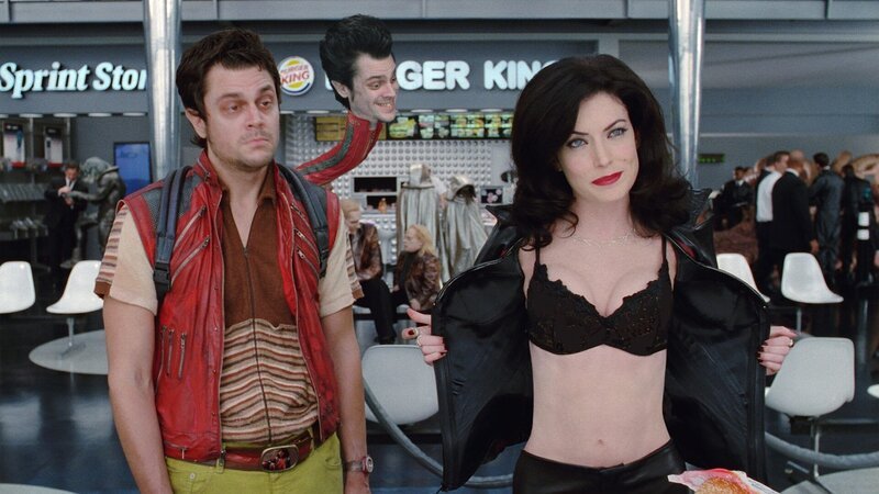 Johnny Knoxville (Scrad/Charlie), Lara Flynn Boyle (Serleena)Johnny Knoxville (Scrad/Charlie), Lara Flynn Boyle (Serleena) – Bild: RTL Zwei Johnny Knoxville (Scrad/Charlie), Lara Flynn Boyle (Serleena)Johnny Knoxville (Scrad/Charlie), Lara Flynn Boyle (Serleena) – Bild: RTL Zwei
