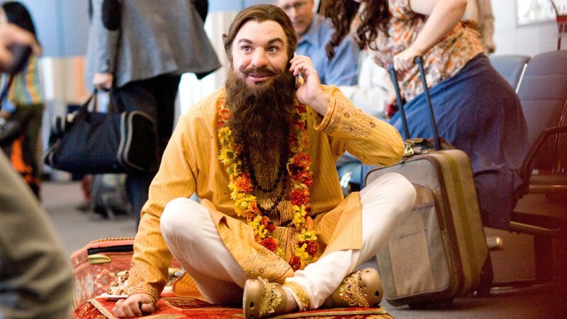 In Indien aufgewachsen, in den USA ein erfolgreicher Lebensberater: Guru Pitka (Mike Myers), hier am Flughafen von Toronto. – Bild: ZDF und George Kraychyk./​George Kraychyk