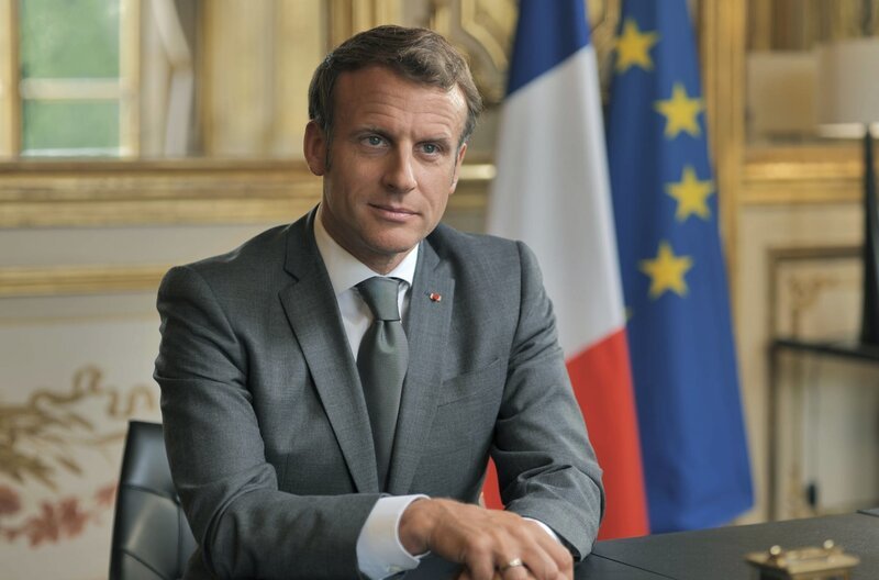 Filmemacher Pierre Haski erhielt ebenfalls ein Exklusiv-Interview mit dem französischen Präsidenten Emmanuel Macron. – Bild: ARTE /​ © Hikari/​N. Louvet