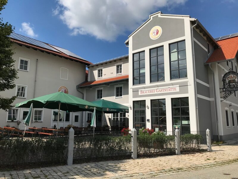 Eigenes Bier wird auch gebraut in den Gatterbergen: Willkommen in der Brauerei Gaststätte in Stierberg. – Bild: ZDF und BR. Eigenes Bier wird auch gebraut in den Gatterbergen: Willkommen in der Brauerei Gaststätte in Stierberg. – Bild: ZDF und BR.