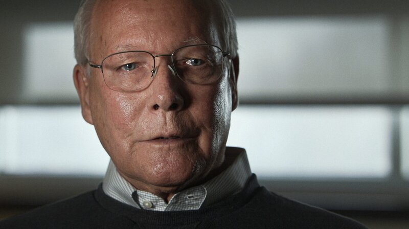 Richard Zuley sieht sich als Kämpfer gegen den Terrorismus. – Bild: ZDF und NDR/Hoferichter und Jacobs GmbH. Richard Zuley sieht sich als Kämpfer gegen den Terrorismus. – Bild: ZDF und NDR/Hoferichter und Jacobs GmbH.