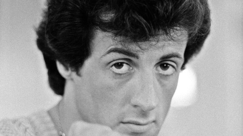 Eine Aufnahme von Schauspieler und Regisseur Sylvester Stallone aus dem Jahr 1982 in London – Bild: arte