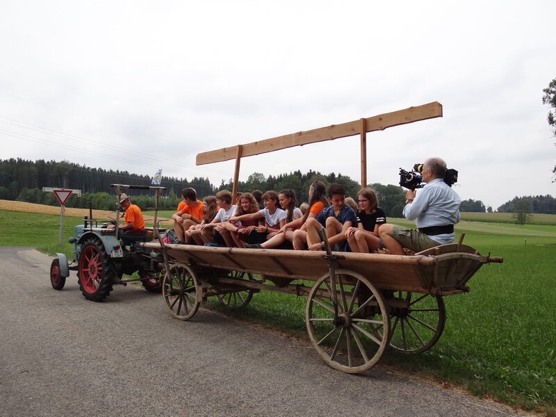 Im Tal des Baches Rimbach organisiert der Schützenverein Rimbachquelle Hofgiebing eine Ferienfreizeit. – Bild: ZDF und BR.
