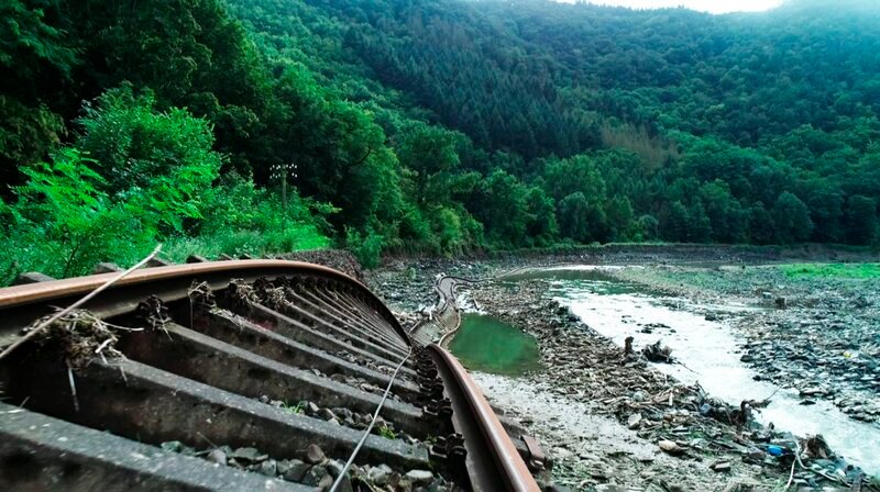 Die Urgewalt der Ahrflut: Gewaltige Zerstörung. – Bild: SWR Die Urgewalt der Ahrflut: Gewaltige Zerstörung. – Bild: SWR