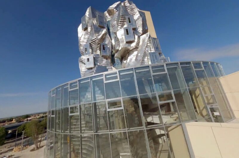 Das LUMA Arles, gebaut vom Stararchitekten Frank Gehry, widmet sich vor allem zeitgenössischer Kunst. – Bild: SR /​ © Luma Arles /​ © Luma Arles