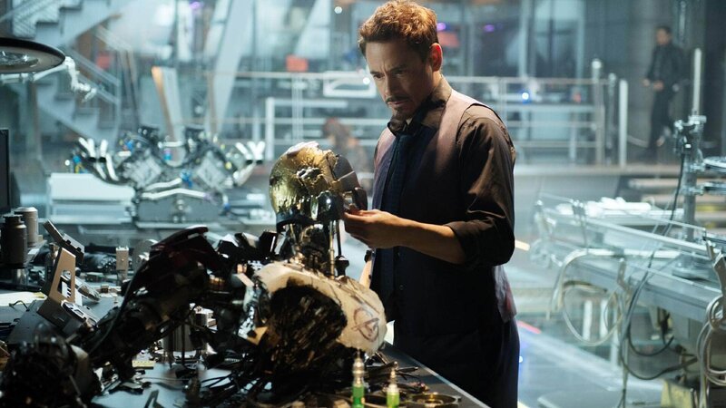 Tony Stark (Robert Downey Jr.) will mit der Schaffung einer künstlichen Intelligenz sein Friedensprojekt wieder aufleben lassen. – Bild: RTL / Marvel Die Verwendung des Materials von RTL Deutschland ist nur zur redaktionellen Berichterstattung im Zusammenhang mit der Sendung unter Angabe der Credits/Quellenangabe und Beachtung der unte Tony Stark (Robert Downey Jr.) will mit der Schaffung einer künstlichen Intelligenz sein Friedensprojekt wieder aufleben lassen. – Bild: RTL / Marvel Die Verwendung des Materials von RTL Deutschland ist nur zur redaktionellen Berichterstattung im Zusammenhang mit der Sendung unter Angabe der Credits/Quellenangabe und Beachtung der unte