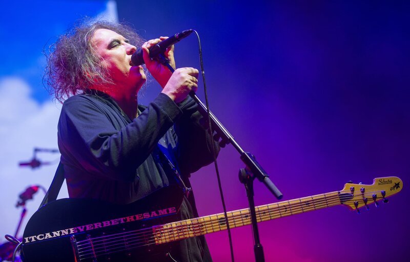 Singer and guitarist Robert Smith of The Cure during performance in Prague, Czech republic, October 22, 2016. – Bild: Shutterstock /​ yakub88 /​ Editorial use only