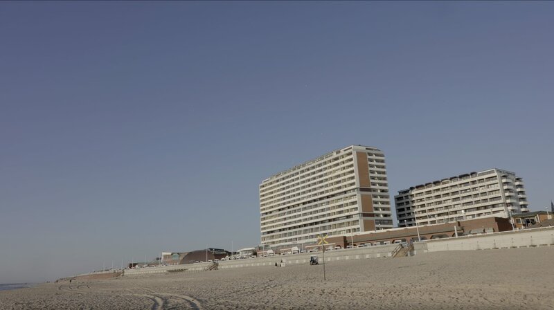 Sand auf Sand: Wissenschaftler haben errechnet, dass in einem Haus wie diesem etwa 3000 Tonnen Sand stecken. – Bild: Tobias Lickes / BR, NDR / BR/NDR/Tobias Lickes Sand auf Sand: Wissenschaftler haben errechnet, dass in einem Haus wie diesem etwa 3000 Tonnen Sand stecken. – Bild: Tobias Lickes / BR, NDR / BR/NDR/Tobias Lickes