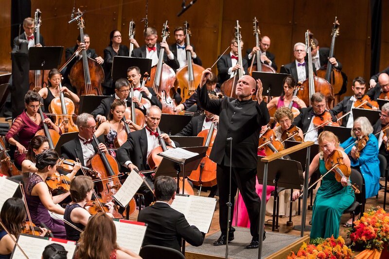 New York Philharmonic unter der musikalischen Leitung von Jaap van Zweden. – Bild: ZDF und Roger Neve.