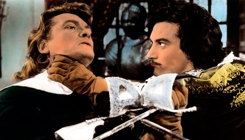 Der verarmte Edelmann und Komödiant Fracass (Jean Marais, l.) kämpft gegen den dreisten Grafen de Vallombreuse (Gérard Barray). – Bild: MDR/Colosseo Der verarmte Edelmann und Komödiant Fracass (Jean Marais, l.) kämpft gegen den dreisten Grafen de Vallombreuse (Gérard Barray). – Bild: MDR/Colosseo