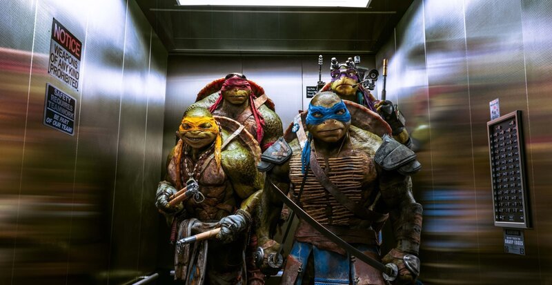 Zusammen mit der Journalistin April stürzen sich Michelangelo (Noel Fisher, vorne l.), Leonardo (Pete Ploszek, vorne r.), Raphael (Alan Ritchson, hinten l.) und Donatello (Jeremy Howard, hinten r.) in den Kampf gegen die gefährlichen Soldaten des „Foot Clans“ … – Bild: Paramount / © Paramount / © Paramount Zusammen mit der Journalistin April stürzen sich Michelangelo (Noel Fisher, vorne l.), Leonardo (Pete Ploszek, vorne r.), Raphael (Alan Ritchson, hinten l.) und Donatello (Jeremy Howard, hinten r.) in den Kampf gegen die gefährlichen Soldaten des „Foot Clans“ … – Bild: Paramount / © Paramount / © Paramount
