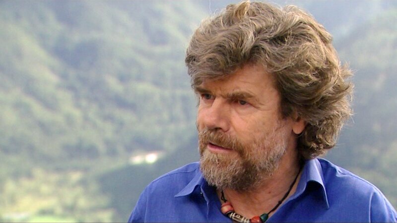 Interview mit Reinhold Messner auf der Messner Burg. – Bild: ORF/​Verlagshaus Hans Jöchler