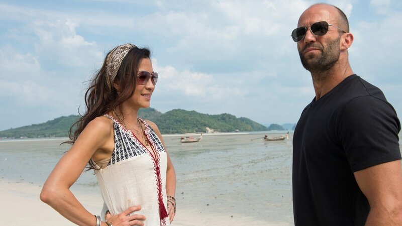 Mae (Michelle Yeoh) und Arthur Bishop (Jason Statham) – Bild: RTL Zwei