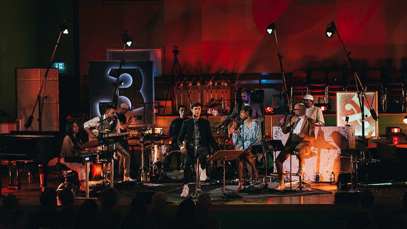 20 Jahre Seven – Das SRF 3-Jubiläums-Showcase Seven beim «SRF 3 Showcase» SRF/​Noëlle Guidon – Bild: SRF2
