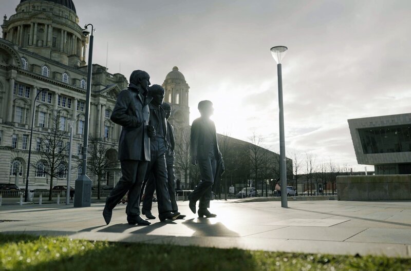 Ihren berühmtesten Söhnen – den Beatles – hat die Stadt Liverpool ein Denkmal errichtet. – Bild: André Götzmann /​ © André Götzmann