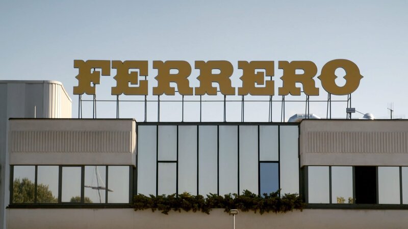 Firmengebäude Außenaufnahme. – Bild: ORF/ZDF Firmengebäude Außenaufnahme. – Bild: ORF/ZDF