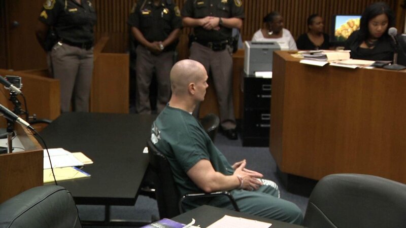 Richard Wershe Jr. , bekannt als „White Boy Rick“, bei einer Anhörung vor Gericht. – Bild: RTL /​ ©Transition Studios