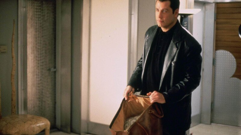 Chili Palmer (John Travolta) Die Verwendung des sendungsbezogenen Materials ist nur mit dem Hinweis und Verlinkung auf TVNOW gestattet. – Bild: RTL /​ © 1995 Metro-Goldwyn-Mayer Pictures Inc