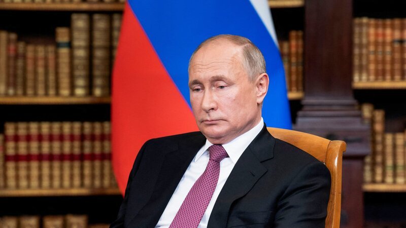 Wladimir Putin beim amerikanisch-russischem Gipfel in der Villa La Grange, Genf. im Juni 2021. – Bild: ZDF und BRENDAN SMIALOWSKI/​AFP via Getty Images./​BRENDAN SMIALOWSKI/​AFP via Getty