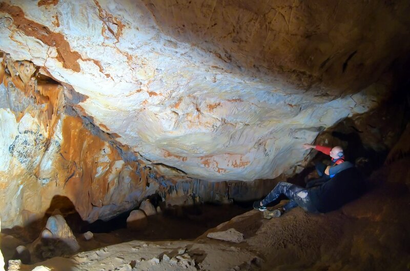 Mit ihren Hunderten Malereien und Gravuren ist die Cosquer-Grotte die einzige bekannte mit Felsenkunst bemalte Meereshöhle der Welt. – Bild: Gedeon Programmes /​ © Gedeon Programmes