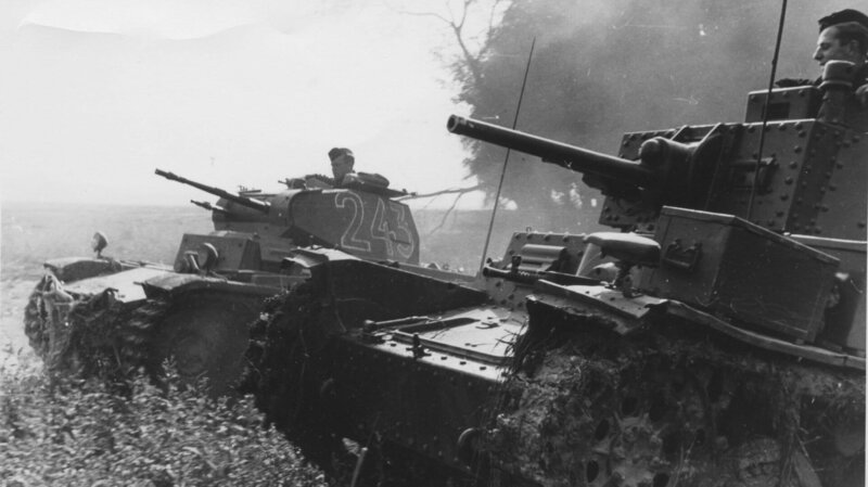 Panzer waren eine gefürchtete und erfolgreiche Waffe der Deutschen im sogenannten „Blitzkrieg“gegen Frankreich 1940. – Bild: Nutzungsrecht: 23.03.2022 – 22.06.2022/​mauritius images/​alamy