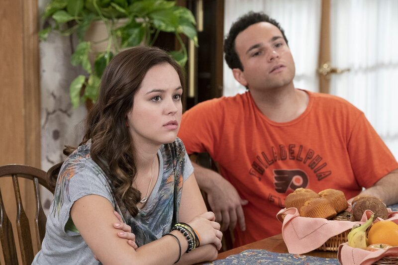 Hayley Orrantia (Erica Goldberg), Troy Gentile (Barry Goldberg). – Bild: 2018, 2019 Sony Pictures Television Inc. All Rights Reserved. /​ Ron Tom Lizenzbild frei