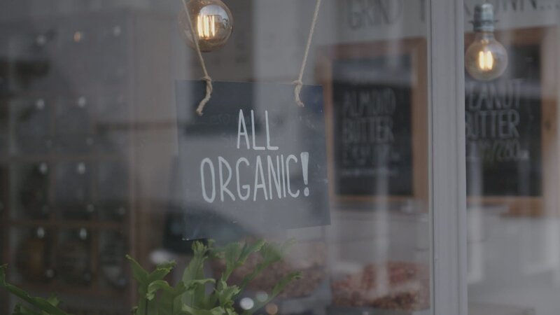 Mit unterschiedlichen Begegnungen geht der Film vielen Fragen zum Thema Nachhaltigkeit nach und deckt dabei die sieben großen Irrtümer der Nachhaltigkeit auf. – Bild: ZDF und Leonard Bendix./​Leonard Bendix