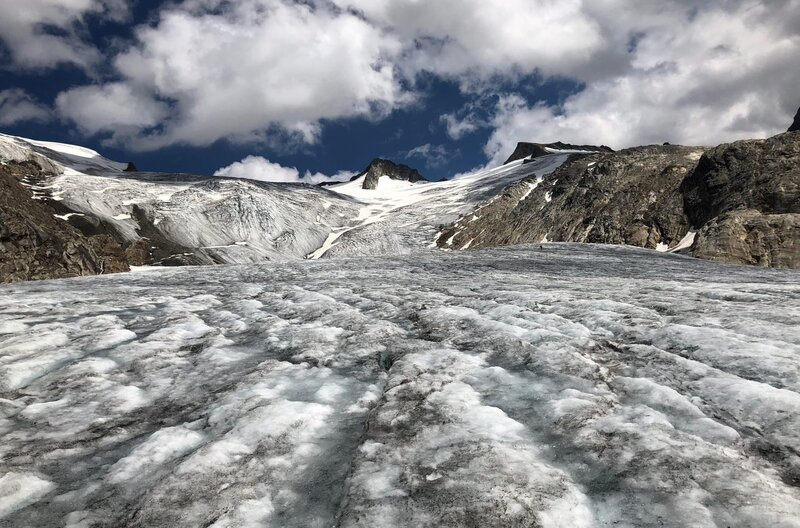 Gletscher sind Tresore der Geschichte und wichtige Trinkwasserspeicher. – Bild: Spiegel TV /​ Gletscher sind Tresore der Geschichte und wichtige Trinkwasserspeicher.