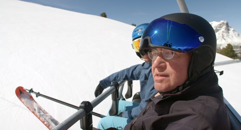 Gregor Gysi ist leidenschaftlicher Skifahrer. – Bild: ZDF und René Dame.