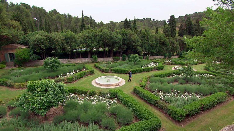 Frankreich ist eines der Länder schlechthin, wenn es um Gärten geht. Die Reise führt einmal durch die Region Provence-Alpes-Côte d’Azur. Vom Norden bis in den Süden. Denn hier verstecken sich viele Gartenschätze. Und das eingebettet in die wunderbare Landschaft der Provence. – Bild: ZDF und BR.