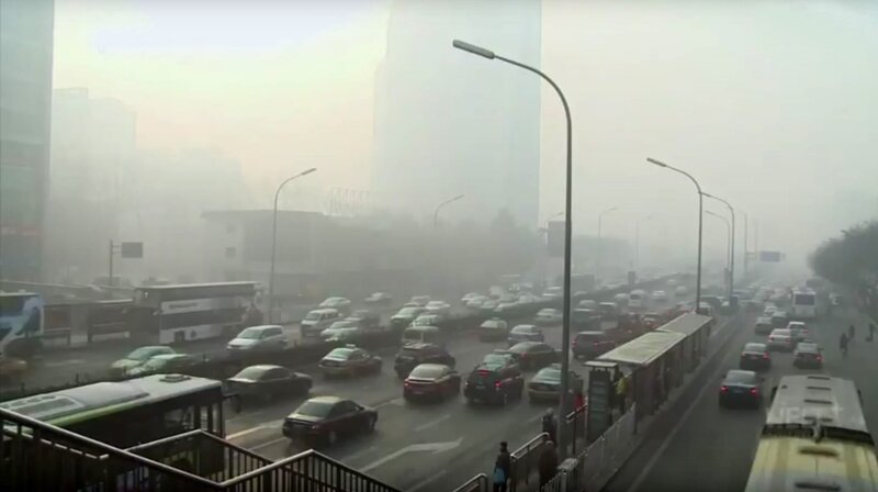  Smog durch Autoabgase in Peking – Bild: BR/​Phönix/​ZDF