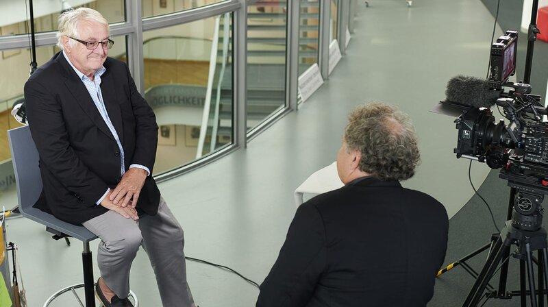 SAP Aufsichstratsvorsitzender Plattner im Interview – Bild: BR/Christiane Schuhbert TV/NDR/Cenci Goepel/Cenci Goepel SAP Aufsichstratsvorsitzender Plattner im Interview – Bild: BR/Christiane Schuhbert TV/NDR/Cenci Goepel/Cenci Goepel