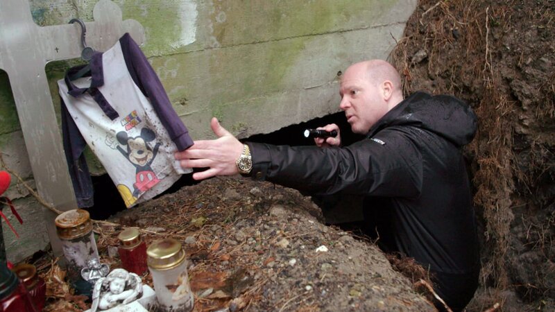 Die Zuschauenden erleben hautnah mit, wie Bastian Schlüter, einer der erfahrensten Crime- und Gerichtsreporter Deutschlands, Mordfälle begleitet: Von der ersten Polizeimeldung bis zur Verurteilung der Täter. – Bild: RTL Zwei