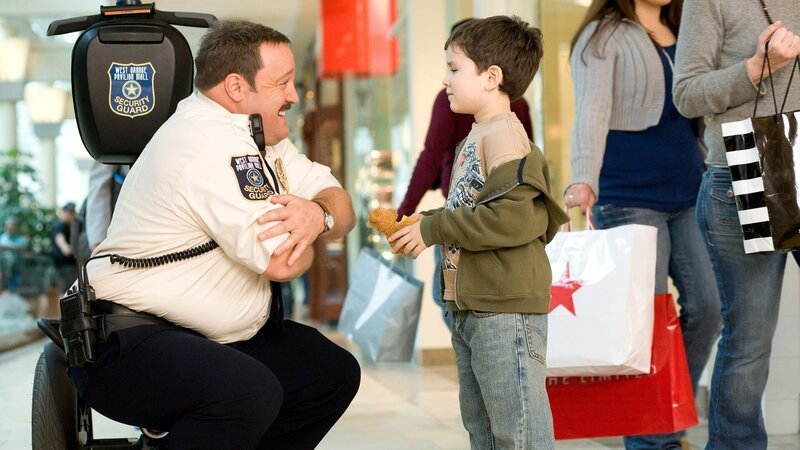 Paul Blart (Kevin James) und Jacob (Dylan Clark Marshall, re.) – Bild: 2008 Columbia Pictures Industries, Inc. and Beverly Blvd LLC All Rights Reserved. ©2008 Columbia Pictures Industries, Inc. and Beverly Blvd LLC All Rights Reserved. Paul Blart (Kevin James) und Jacob (Dylan Clark Marshall, re.) – Bild: 2008 Columbia Pictures Industries, Inc. and Beverly Blvd LLC All Rights Reserved. ©2008 Columbia Pictures Industries, Inc. and Beverly Blvd LLC All Rights Reserved.