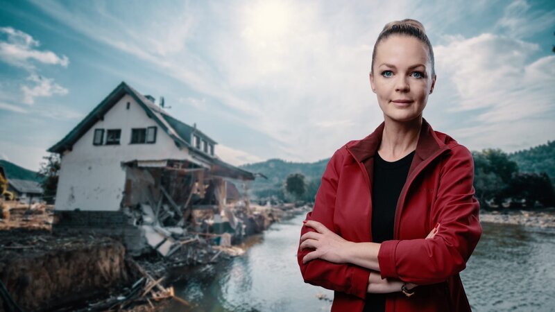 Ein Jahr lang begleitet Eva Brenner drei Flutopfer-Familien beim Wiederaufbau. – Bild: ZDF und ZDF