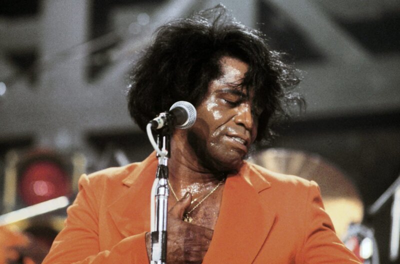 James Brown ging nicht nur durch seine markante Stimme und seinen einzigartigen Stilmix aus Soul, R&B und Funk in die Musikgeschichte ein, sondern auch als legendärer Performer. – Bild: ARTE /​ © 1981/​2008/​Montreux Sounds /​ © 1981/​2008/​Montreux Sounds