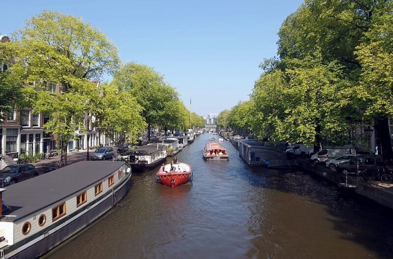 Rund 160 Querkanäle verbinden die Hauptkanäle Singel, Heren-, Keizers- und Prinsengracht - ein Kanalnetz von 75 Kilometer Länge. – Bild: arte