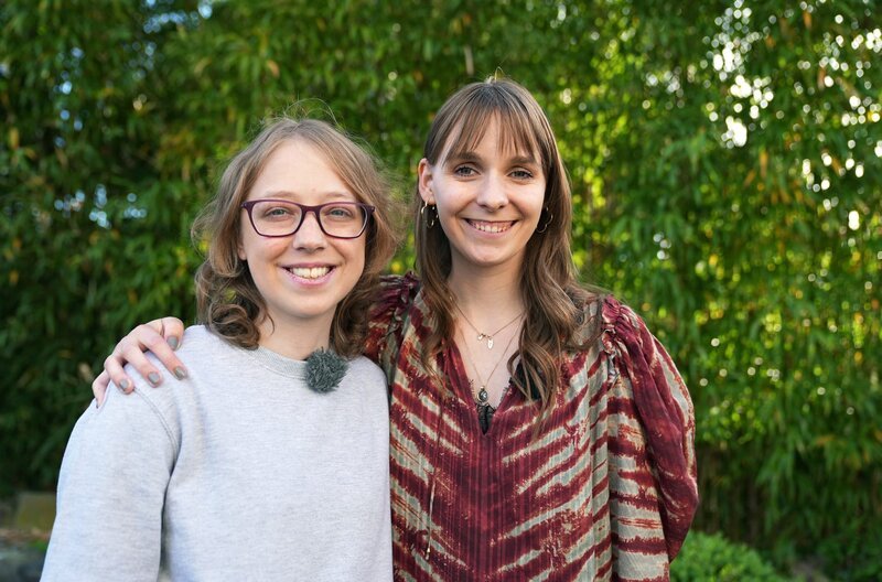 Sarah und Lena, die Tochter der verstorbenen Lungenspenderin – Bild: SWR