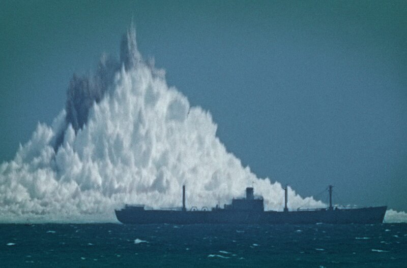 Im März 2011 wurde der nuklearbetriebene amerikanische Flugzeugträger „USS Ronald Reagan“ nach Japan beordert, um den Opfern des Tsunamis zu helfen. Dabei fuhr das Schiff durch die radioaktive Wolke von Fukushima – alle Soldaten an Bord wurden verstrahlt. – Bild: arte