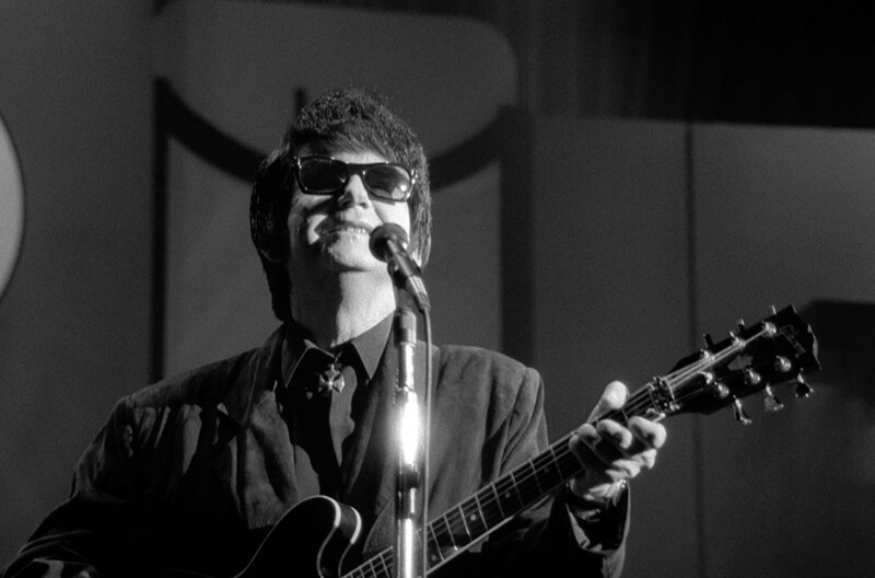 Im September 1987 feierte Roy Orbison mit „Black and White Night“ sein Comeback. – Bild: arte