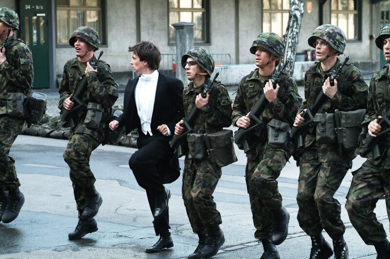 Achtung, fertig, Charlie! – Bild: 4+